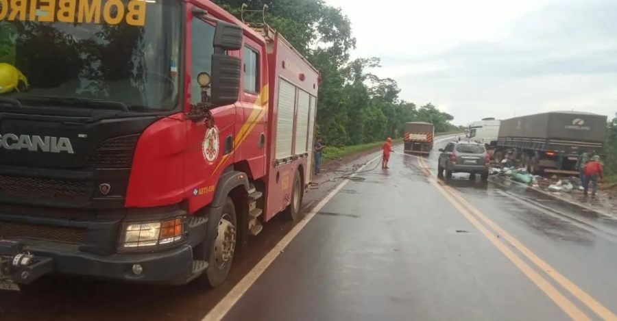 Acidente entre van e caminhão deixa motoristas feridos na BR-158 em Confresa