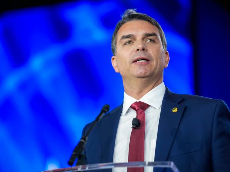 Advogado aliado de Trump diz que Rubio coordenou ida de Flávio Bolsonaro aos EUA