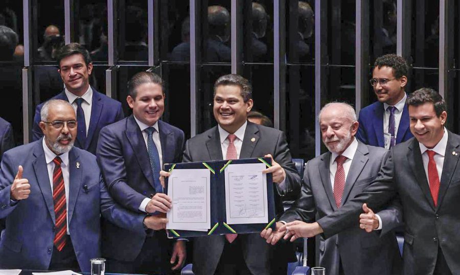 Alcolumbre homenageia Paim no fim da 6x1; entenda motivo