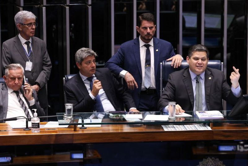 Davi Alcolumbre retira PEC da Segurança Pública da pauta do Senado