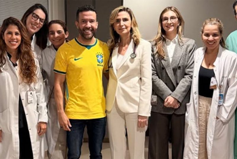 André Janones recebe alta e deixa hospital em São Paulo