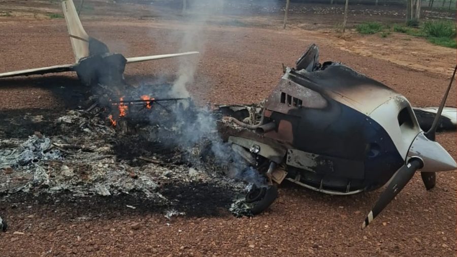 Avião interceptado pela FAB e queimado por piloto em MT vinha da Bolívia