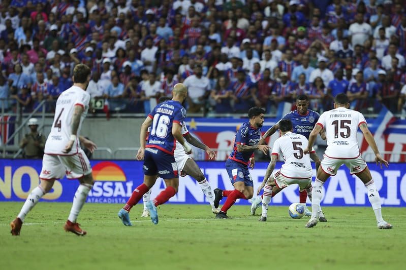 Bahia vence São Paulo por 3 a 2 e encosta no G5 do Brasileirão