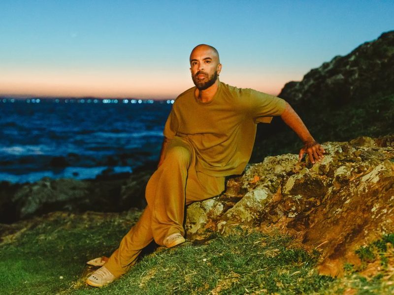 Bruno Capinan lança o álbum Beijo de bicho com homenagem a Gal