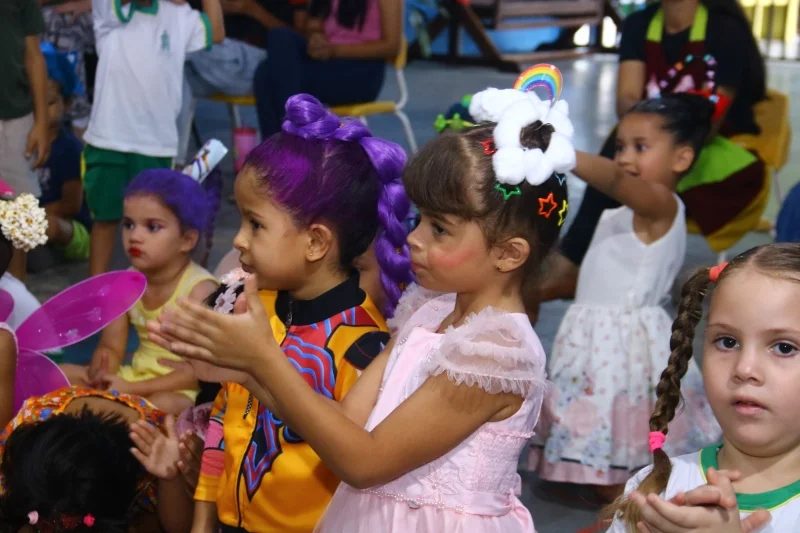 Cabelo maluco, teatro e banho de mangueira: escolas municipais de Sinop realizam semana especial das crianças