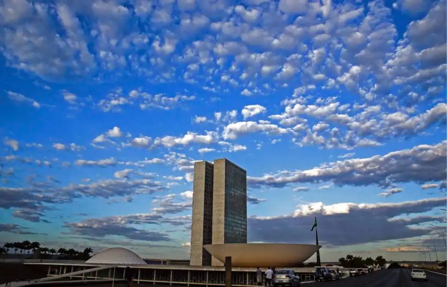 CACB e CNM discutem adoção do voto distrital misto no Brasil