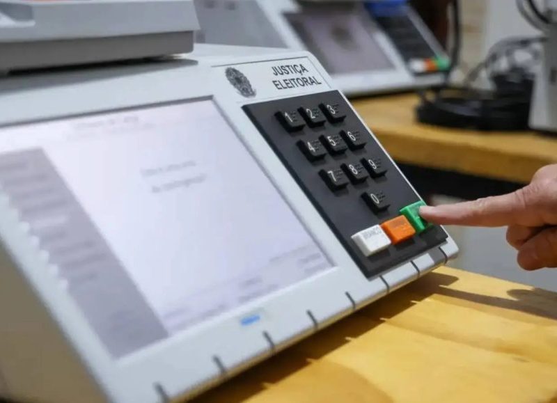 Câmara discute voto distrital misto com transição para 2030