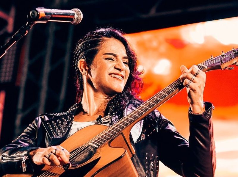 Cantora diz que deixará Sinop após ser incluída em lista de boicote político; “destruíram a minha vida”