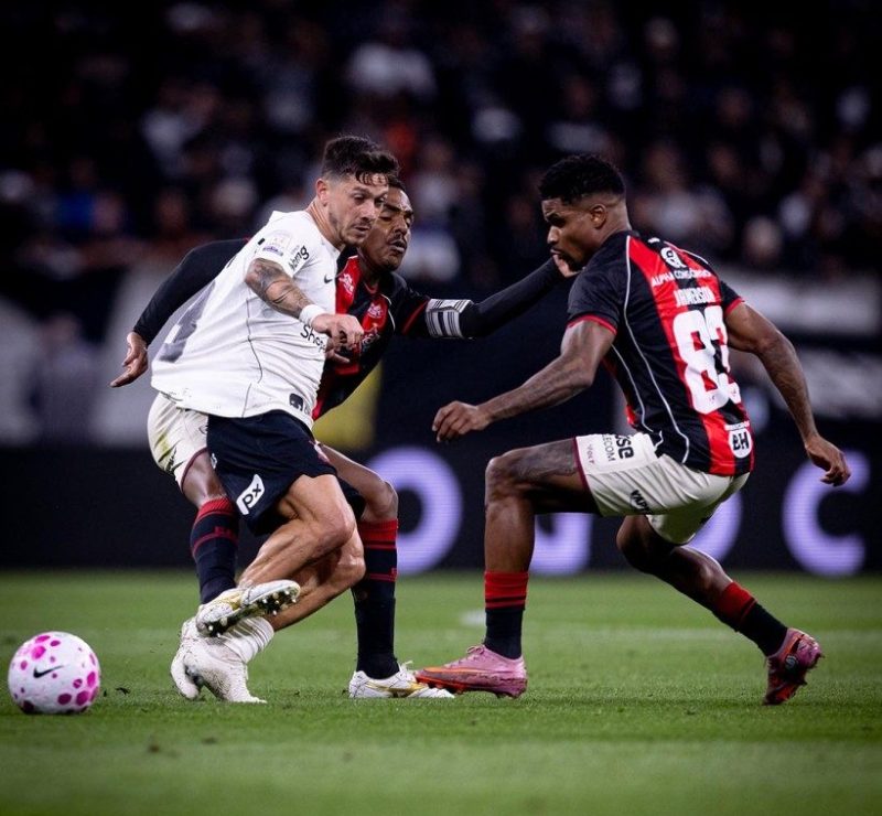 Corinthians empata com o Vitória e chega a 9 jogos sem vencer