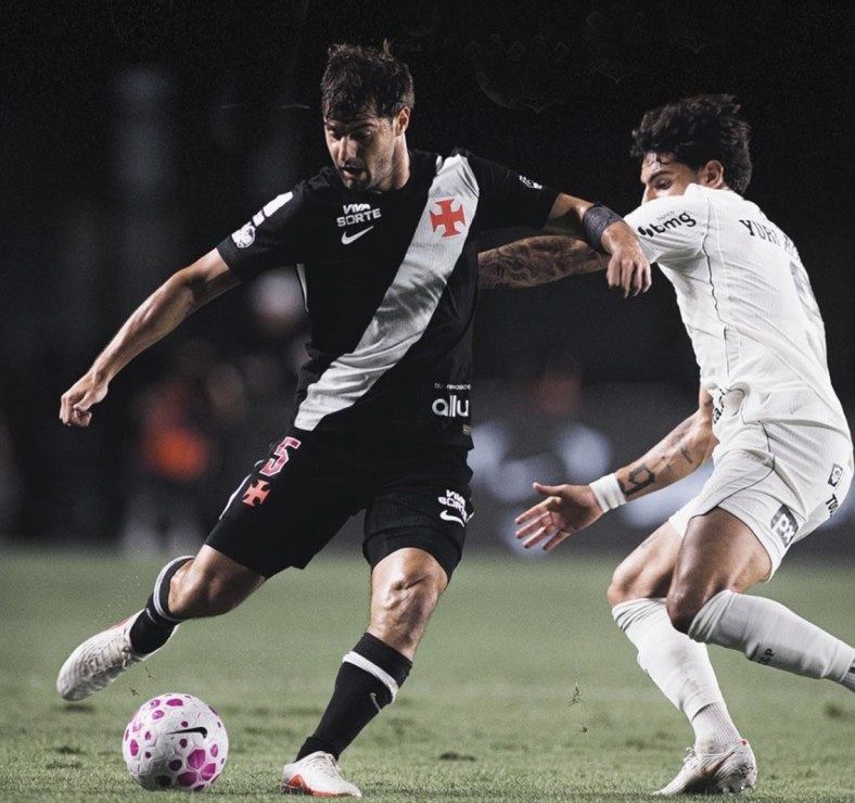 Corinthians sofre virada do Vasco nos minutos finais e cai para a zona de rebaixamento na estreia de Seedorf