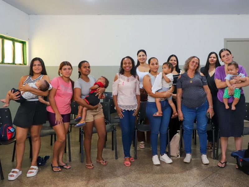 Creas de Várzea Grande reúne moradoras para orientação sobre exames preventivos de câncer de mama e colo do útero