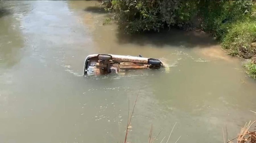 Bebê salvo de carro em rio reage bem e acorda em hospital
