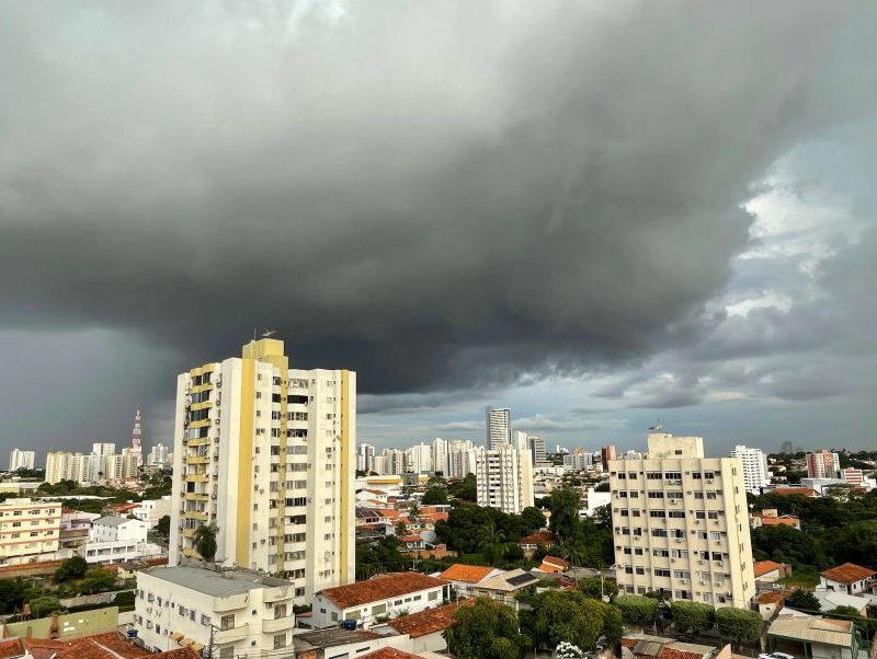 Cuiabá tem previsão de chuva e máxima de 34°C em fim de semana com alerta amarelo em MT
