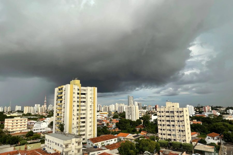 Cuiabá tem previsão de chuva e máxima de 34°C em fim de semana com alerta amarelo em MT