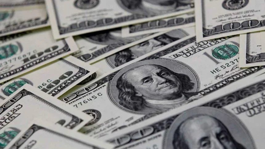 Dólar cai 0,78% e fecha cotado a R$ 4,98 nesta sexta-feira