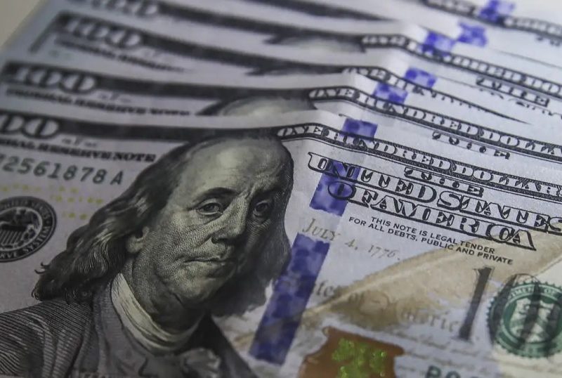 Dólar sobe 0,76% e fecha a R$ 5,39 em dia de cautela