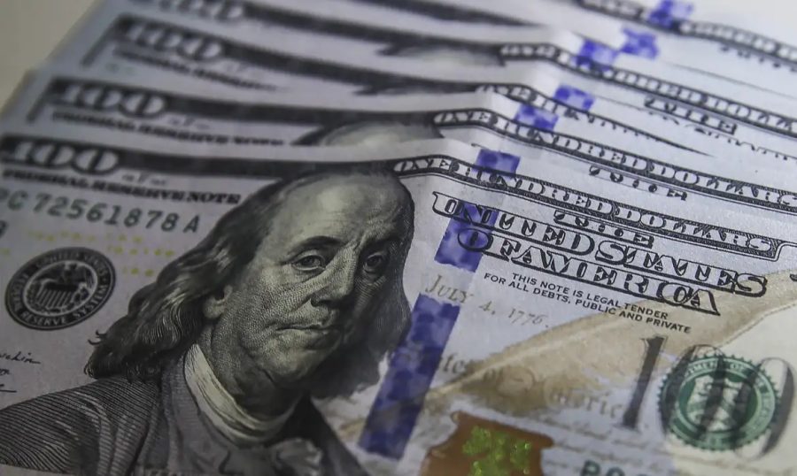 Dólar sobe 0,76% e fecha a R$ 5,39 em dia de cautela