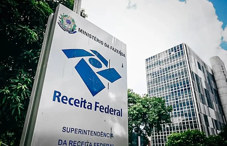 Empresas do Simples Nacional têm até sexta-feira (30) para optar pelo regime regular de IBS e CBS