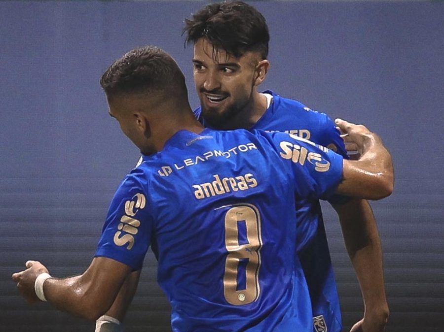 Palmeiras vence Bahia e encosta no líder Flamengo pelo Brasileiro