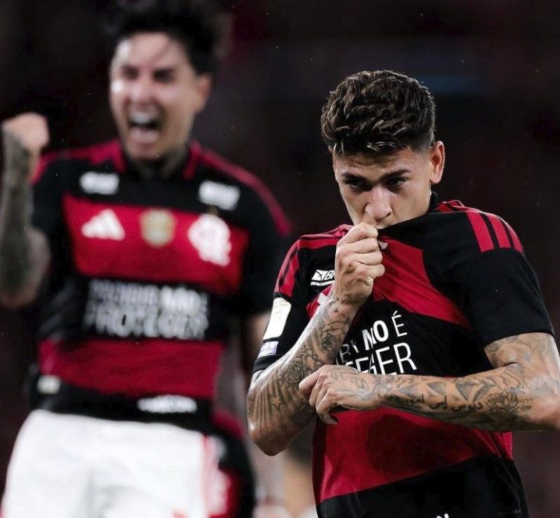 Flamengo vence o Galo nos acréscimos e retoma a liderança do Brasileirão