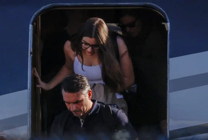 Flávio Bolsonaro chega aos Estados Unidos depois de fugir do Brasil