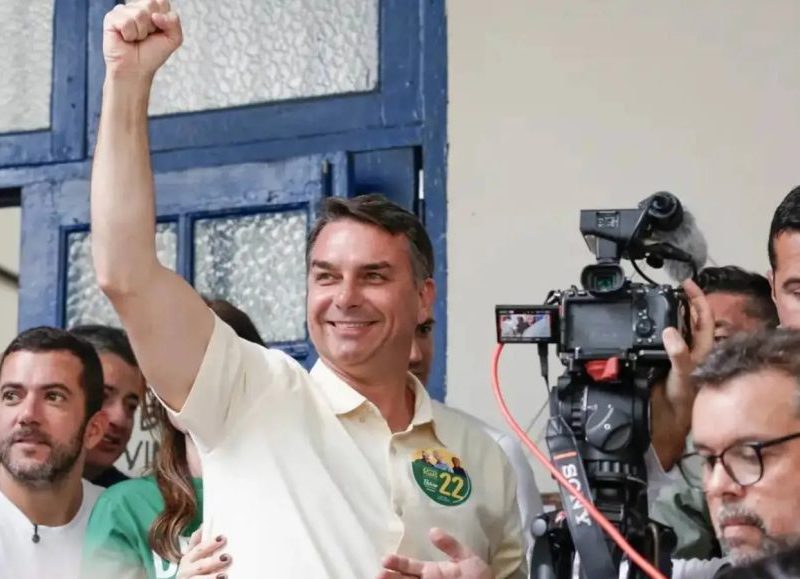 Flávio Bolsonaro lidera pesquisas e tem 82% de chance em 2026