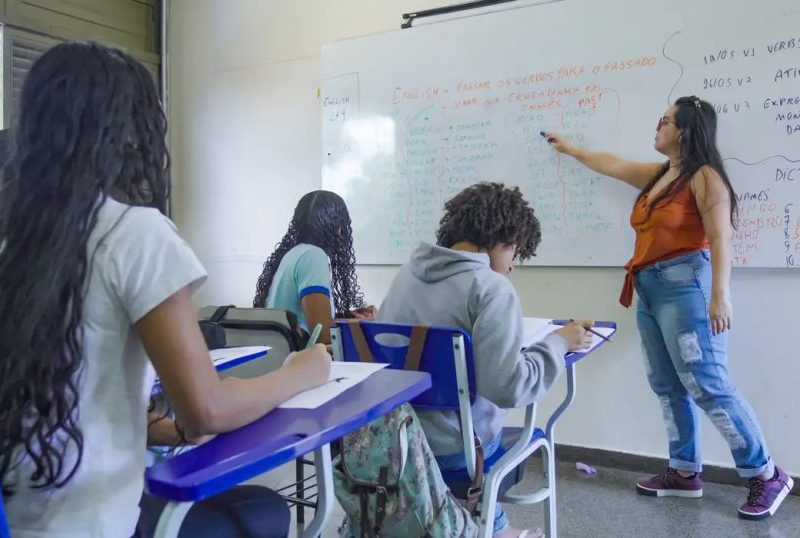 Propostas para a educação: Lula e Flávio Bolsonaro no 2º turno