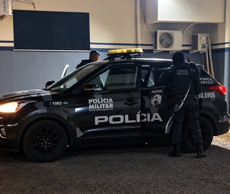 Homem é preso com arma adaptada sobre guarda-roupa em Sorriso