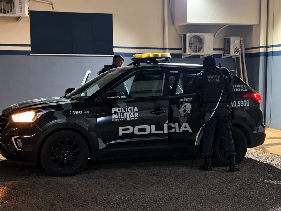 Força Tática aborda motorista que escondia arma de fogo adaptada sobre guarda-roupa em Sorriso