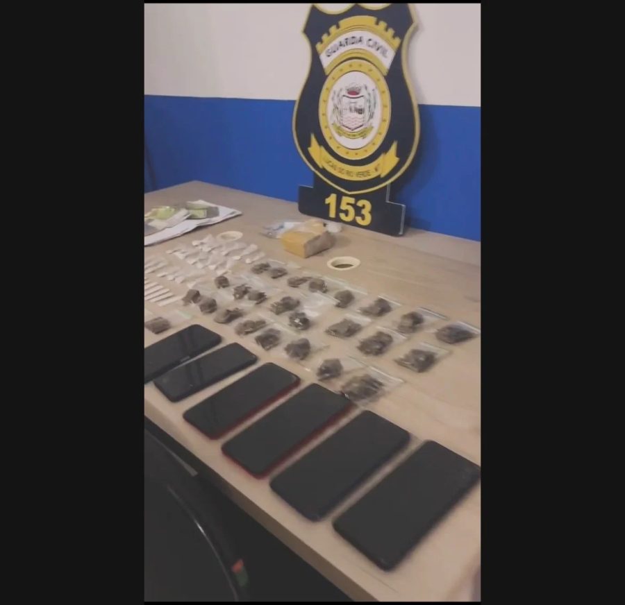GCM prende dois suspeitos por tráfico de drogas após encontrar entorpecentes em resid