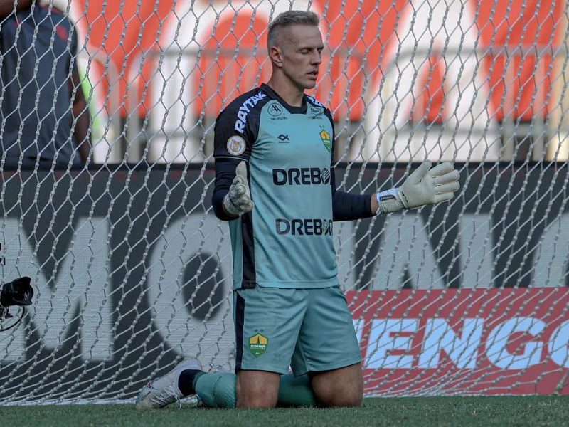 Goleiro João Carlos chega aos 100 jogos pelo Cuiabá