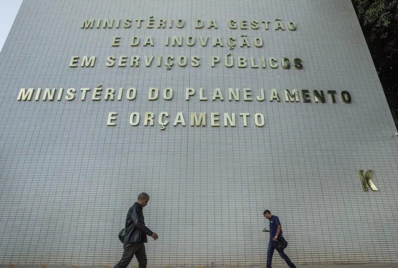 Governo planeja remanejar R$ 20 bilhões no Orçamento de 2027