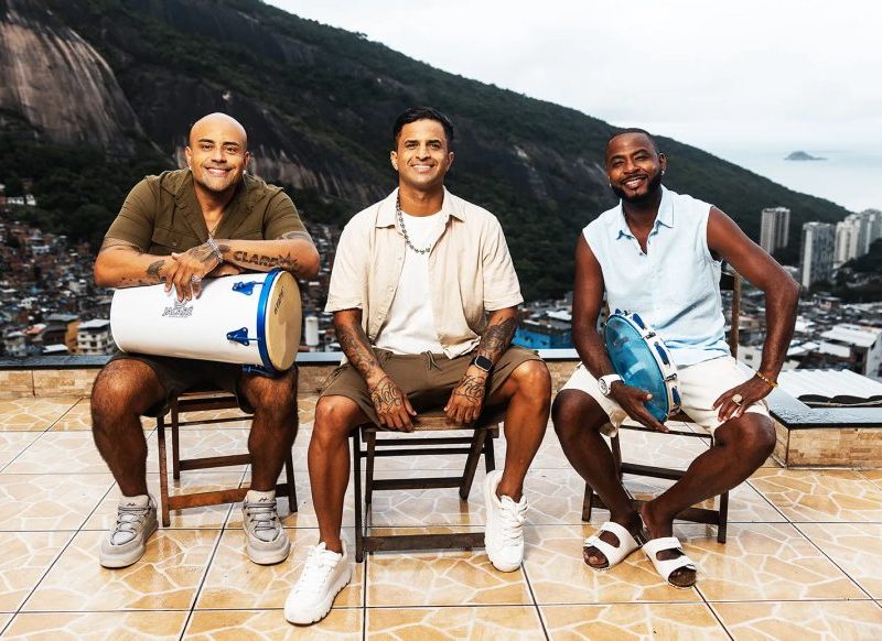 Grupo Clareou grava álbum audiovisual em show na favela da Rocinha, com o cantor Mumuzinho entre os convidados
