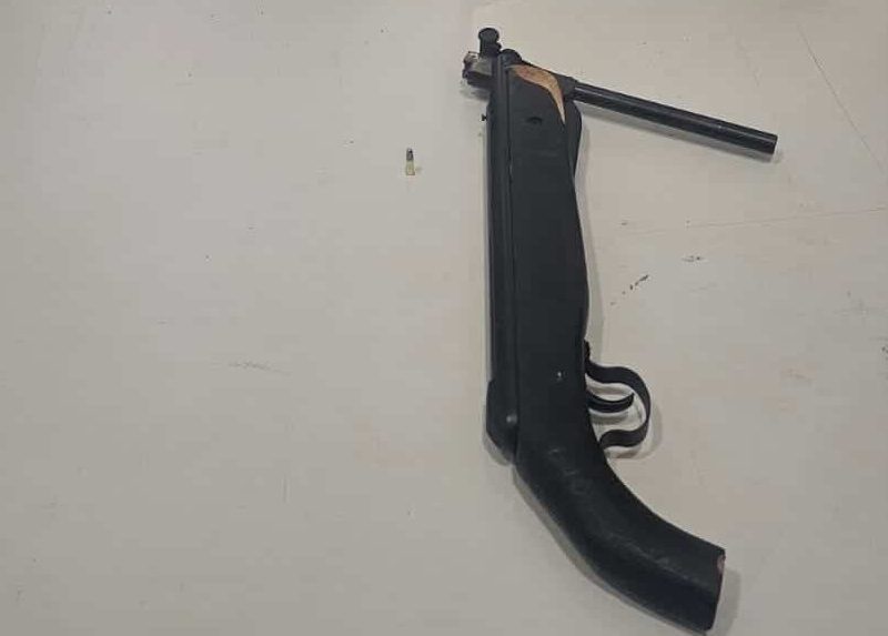 Homem é preso em Sorriso com arma modificada para calibre 22