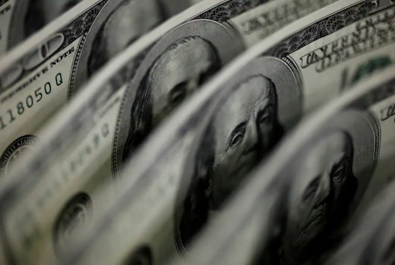 Ibovespa cai 2,68%, e dólar fecha em leve baixa a R$ 5,34