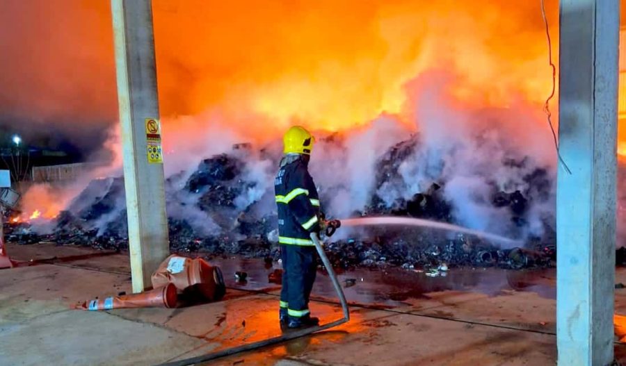 Incêndio destrói depósito de reciclagem em MT