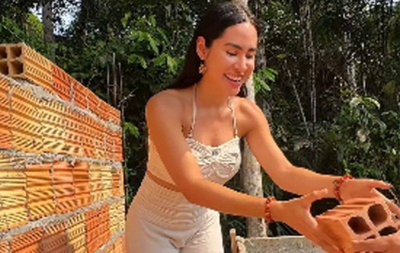 Isabelle Nogueira visita obra de mansão e coloca primeiro tijolo em construção