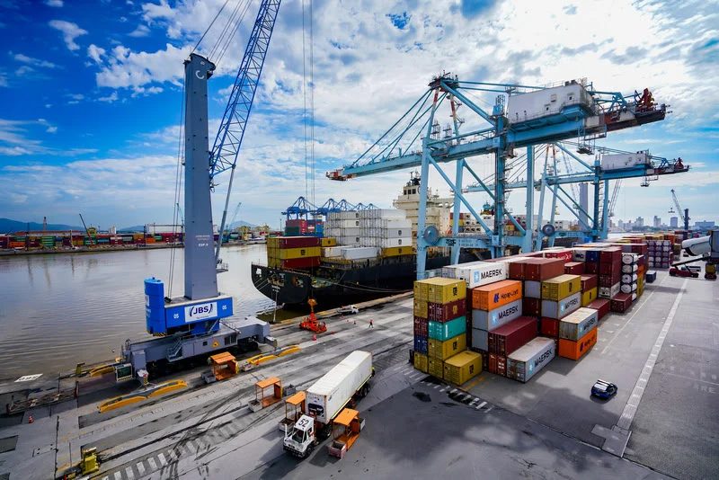 JBS Terminais atinge 800 mil TEUs no Porto de Itajaí em dois anos