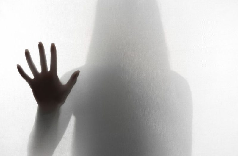 Jovem descobre abuso sexual de colega de quarto em MG