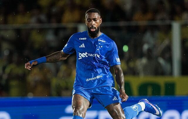 Kaio Jorge faz três, Cruzeiro goleia Grêmio e salva Corinthians do Z4