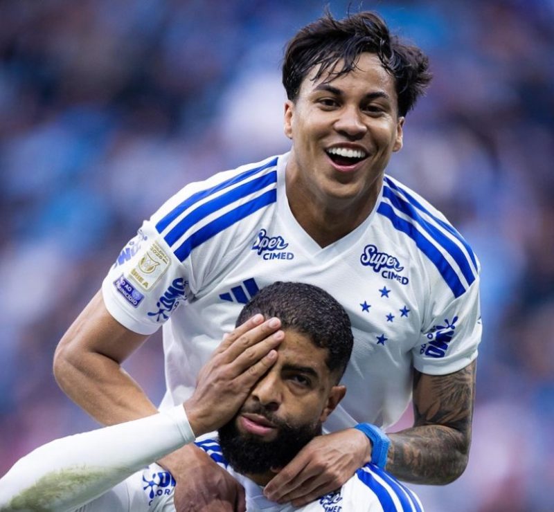 Kaio Jorge brilha, Cruzeiro bate o Grêmio e volta ao G4 do Brasileirão