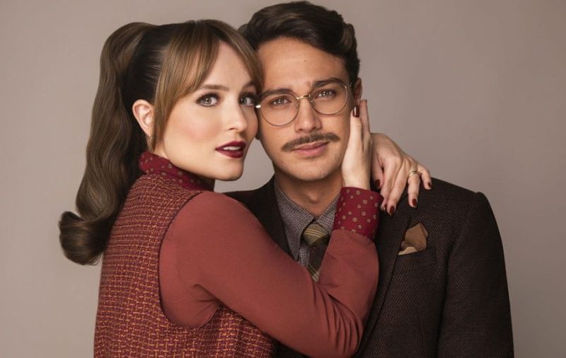 Larissa Manoela comemora sucesso no teatro ao lado do marido