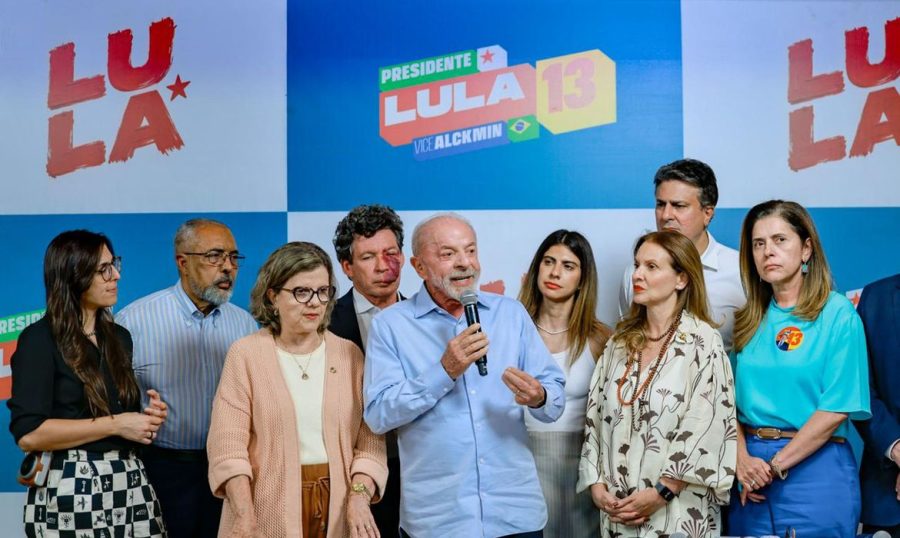 Lula defende fim da escala 6×1 e critica cortes em investimentos
