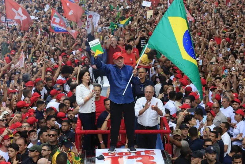 Lula vence Flávio Bolsonaro e conquista quarto mandato na Presidência
