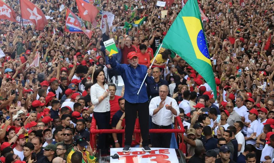 Lula vence Flávio Bolsonaro e conquista quarto mandato na Presidência