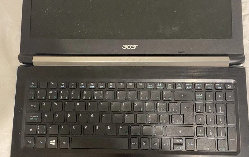 Mancha branca na tela do notebook: como identificar