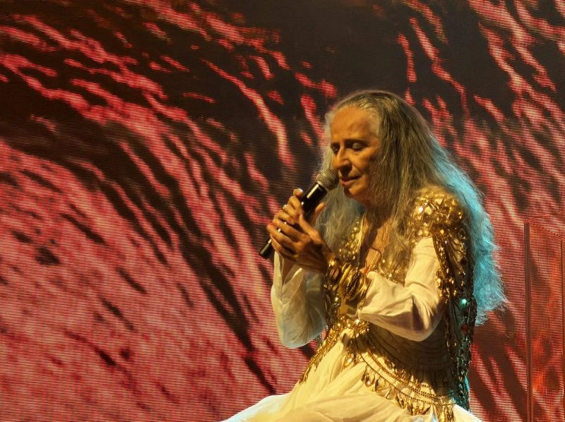 Maria Bethânia lança álbum ao vivo dos 60 anos de carreira