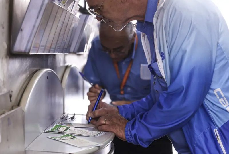 Mega-Sena acumula e prêmio vai a R$ 185 milhões na terça-feira