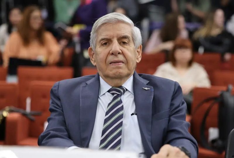 Moraes autoriza ida de Augusto Heleno ao hospital em Brasília