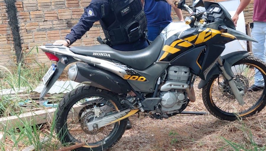 Moto furtada avaliada em mais de R$ 20 mil é recuperada pela PM em Alta Floresta